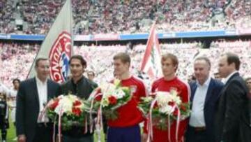 <b>ADIÓS. </b>Hopfner (vicepresidente), Altintop, Kraft, Ottl, Rummenigge (presidente) y Nerlinger (director deportivo).