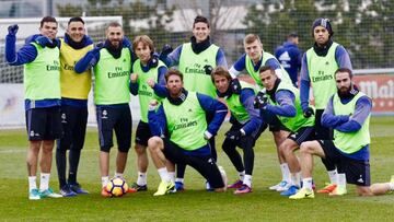 El equipo que ayer gan&oacute; el partidillo de entrenamiento se fotografi&oacute; al final de la sesi&oacute;n. En ella participaron Carvajal, Marcelo, James, Pepe y Modric, que est&aacute;n disponibles por fin para Zidane y pueden entrar en la lista de hoy.