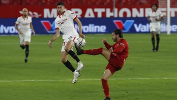 Carlos Fern&aacute;ndez, en un lance ante Osasuna. 