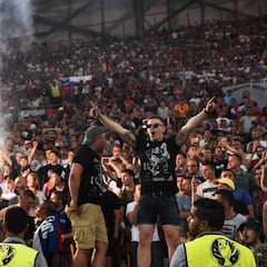 UEFA multa a Rusia y mantiene
la amenaza de expulsión si sus aficionados reinciden