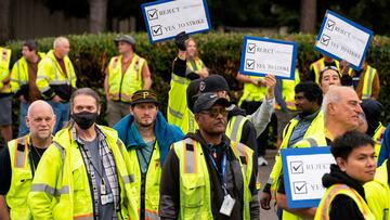 Boeing machinists strike for higher pay