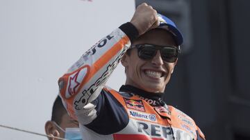 Márquez celebra su victoria en Misano.
