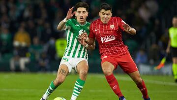 Beller&iacute;n y Acu&ntilde;a pugnan por el bal&oacute;n.