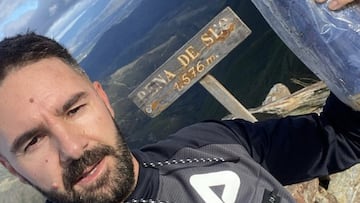 Uno de los aficionados que encontró una camiseta de la Ponferradina.