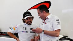 Alonso junto a Eric Boullier, responsable de McLaren.