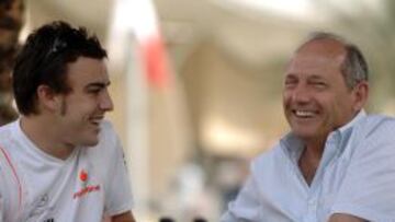 Alonso y Dennis en el GP de Bahrain de 2007, cuando parecía que ambos podrían trabajar en armonia.