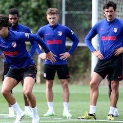 Aplausos para João Félix en una sesión que Vitolo no terminó