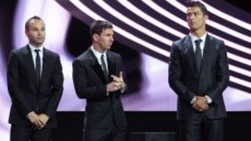 Cristiano Ronaldo, Andrés Iniesta y Leo Messi en la elección edl mejor jugador UEFA 2012 que ganó el manchego.