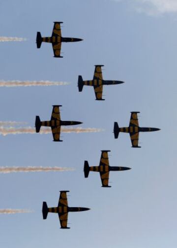 Acrobacias de los aviones L-39 Albatross del equipo Latvian Baltic Bees.