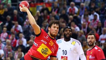 IHF Handball World Championship - Main Round - Spain v France - Tauron Arena, Krakow, Poland - January 22, 2023 Spain's Daniel Dujshebaev in action as France's Dika Mem watches REUTERS/Kacper Pempel