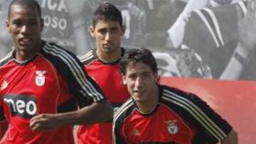 Capdevila, fuera de la lista del Benfica para Champions