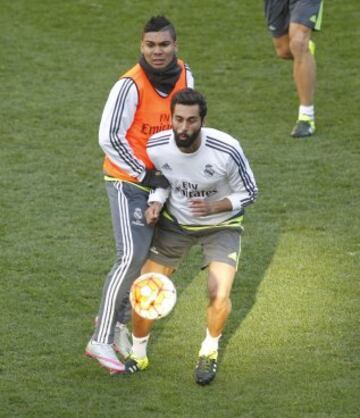 Casemiro y Arbeloa.