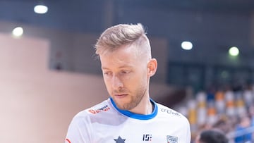 Bateria cuelga las botas