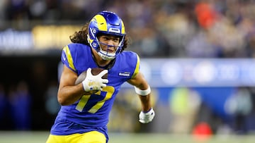 Inglewood (Usa), 25/11/2024.- Los Angeles Rams wide receiver Puka Nacua runs with the ball during the first half of the NFL game between the Philadelphia Eagles and the Los Angeles Rams in Inglewood, California, USA, 24 November 2024. (Filadelfia) EFE/EPA/CAROLINE BREHMAN