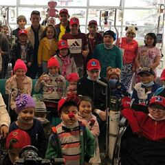 James comparte con los niños del Hospital de la Misericordia