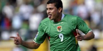 Además, anotó un triplete en la histórica goleada de Bolivia a Argentina, 6-1 en las Eliminatorias a Sudáfrica 2010.