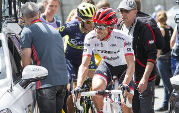 Alberto Contador antes de comenzar la etapa.