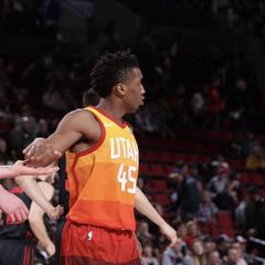 Resúmenes NBA: Utah no para y acaricia ya los playoffs, bestial partido de Oladipo (30+8+9+6)