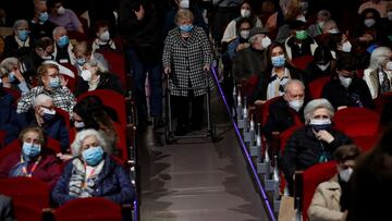 Emoci¨®n en el teatro Gran V¨ªa: la foto de la esperanza