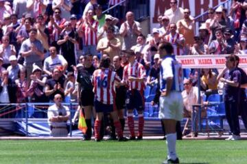 Fernando Torres debutó con el primer equipo el 27 de mayo de 2001 en un partido contra el Leganés. 
