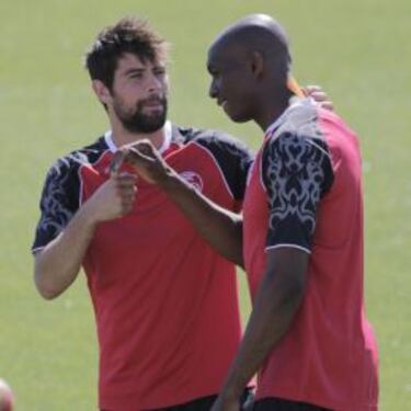 Marcelino se cuela en la juerga de la que disfrutan en Nervión