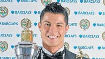 <b>EL PORTUGUÉS, JUGADOR DEL AÑO Y MEJOR JOVEN DEL AÑO.</b> Cristiano Ronaldo está que se sale y así lo ha valorado la Asociación de Futbolistas Profesionales de Inglaterra (PFA), que ha concedido al crack portugués sus galardones al Jugador del Año y Jugador Joven del Año, por delante del centrocampista español del Arsenal Cesc Fábregas. Es increíble y un gran honor para mí ganar trofeos como éste, me siento muy orgulloso. Soy más maduro ahora y estoy jugando mejor, comentó Cristiano.
