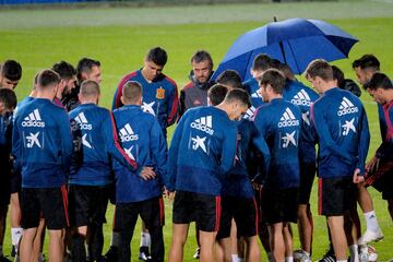 Luis Enrique con el grupo.