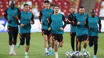 Soccer Football - Club World Cup - Chelsea Training - Mohammed Bin Zayed Stadium, Abu Dhabi, United Arab Emirates - February 8, 2022 Chelsea&#039;s Thiago Silva, Mason Mount and N&#039;Golo Kante during training REUTERS/Matthew Childs