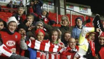 <b>INCONDICIONALES. </b>La peña noruega fue al partido del Rosenborg.