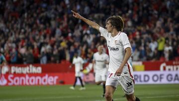 Bryan Gil celebra el quinto gol del Sevilla.