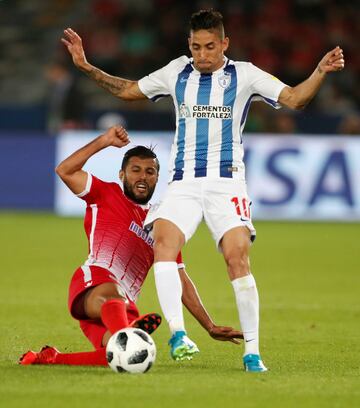 Soccer Football - FIFA Club World Cup - CF Pachuca vs Wydad AC - Zayed Sports City Stadium, Abu Dhabi, United Arab Emirates - December 9, 2017 Wydad’s Zakaria El Hachimi in action with Pachuca's Jonathan Urretaviscaya REUTERS/Amr Abdallah Dalsh