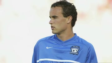 Es el máximo goleador con un total de cinco anotaciones: 3 con San Jose Earthquakes y 2 con LA Galaxy