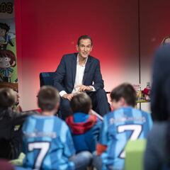 Roberto Santiago, autor de 'Los Futbolísimos', charla en directo con sus pequeños lectores