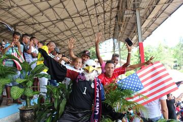 La fiesta del Cuba-USA en las gradas; amigos 69 años después