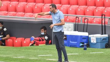 "Jugar cada tres días, con cinco cambios... Es una Liga adulterada"