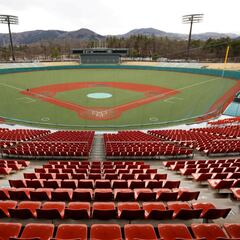 What are the differences between baseball and softball? rules, players, position, game duration