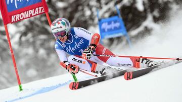 Michelle Gisin, en acci&oacute;n durante el gigante de la Copa del Mundo de Esqu&iacute; Alpino en la estaci&oacute;n de Kronplatz.