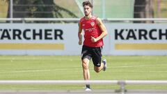 STUTTGART, GERMANY - AUGUST 02: Atakan Karazor of VfB Stuttgart in action during a training session on August 02, 2022 in Stuttgart, Germany. (Photo by Christian Kaspar-Bartke/Getty Images)