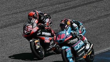Liqui Moly Dynavolt Intact GP's Spanish rider David Almansa (L) and CFMOTO Gaviota Aspar Team's Spanish rider Maximo Quiles (R) compete during the Moto3 race at the MotoGP Thailand Grand Prix at the Buriram International Circuit in Buriram on March 1, 2026. (Photo by Lillian SUWANRUMPHA / AFP)