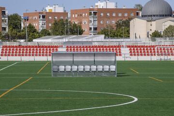 Así es el Centro Deportivo Wanda Alcalá de Henares, la nueva sede del conjunto rojiblanco situada al nordeste de Madrid. Varios equipos de su Academia comenzarán a entrenarse en estas nuevas instalaciones rojiblancas. En el recinto hay cuatro campos de fútbol-11 y otros más de fútbol-7. Se completa con una tienda oficial del club, una cafetería, gimnasio para los jugadores, una gran zona médica, oficinas para la Academia, aulas de estudio para los chicos y chicas y más de 30 vestuarios.