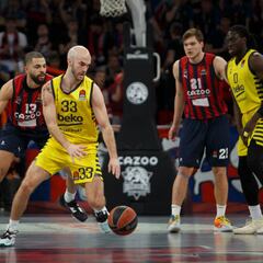 El Baskonia sigue vivo en la Euroliga tras liquidar al Fenerbahçe