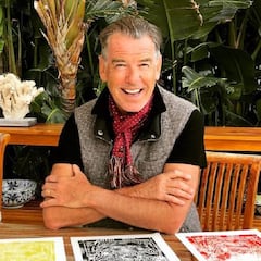 Pierce Brosnan presume en redes su nuevo 'look' al estilo Robinson Crusoe