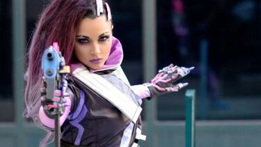 Overwatch: Espectacular cosplay femenino de Sombra