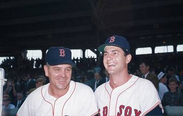 Carl Yastrzemski (derecha) junto al mítico entrenador de los BoSox, Dick Williams.