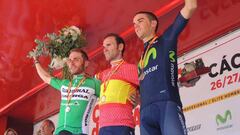 Alejandro Valverde posa en el podio con el maillot de campe&oacute;n de Espa&ntilde;a de Ciclismo en Carretera 2015 en C&aacute;ceres.
