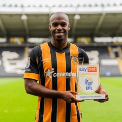 Óscar Estupiñán, mejor jugador de agosto en el Championship