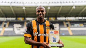 Óscar Estupiñán gana premio a mejor jugador del mes en Championship..