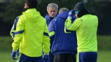 Mourinho, durante un entrenamiento del Chelsea.