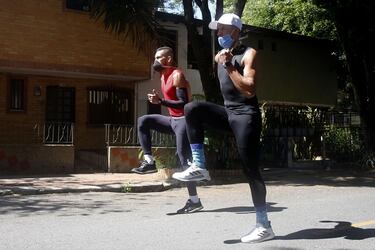 El atleta colombiano no ha podido volver a las pistas y ha tenido que entrenar en las calles de Medellín para no perder su estado físico. "La calle es mi pista", le aseguró a AS Colombia.