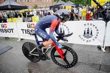 Adam Yates durante la etapa.